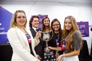 Jessup 1 - Time vencedor - Faculdade CESUSC- Lara do Valle, Lucas Groff, Julia Nolla, Luisa Ghizzo e Caroline Von Borstel P
