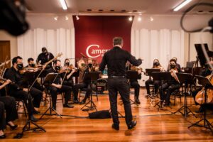 Live - Por Toia Oliveira
