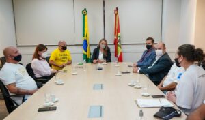 daniela_reinehr_recebe_
