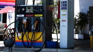 São Paulo - Posto de gasolina em Pinheiros.