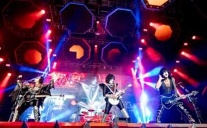 Kiss-crédito-Edu-Defferrari