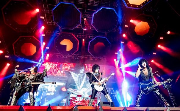 Kiss-crédito-Edu-Defferrari